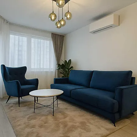 Luxury 2-bedroom With Balcony * ברטיסלאבה