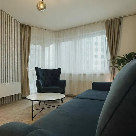 Luxury 2-bedroom With Balcony דירה ברטיסלאבה