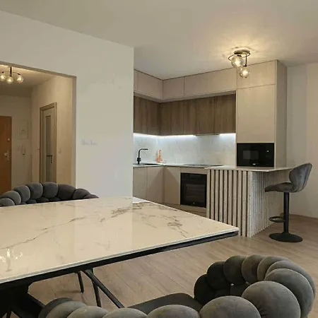 Апартаменты Luxury 2-bedroom With Balcony Братислава