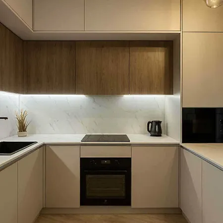 Luxury 2-bedroom With Balcony شقة