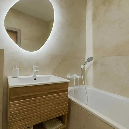 Luxury 2-bedroom With Balcony شقة براتسيلافا