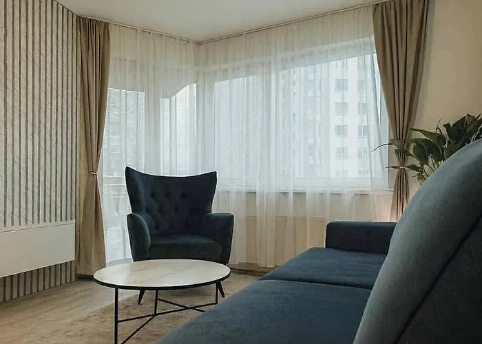 Luxury 2-bedroom With Balcony דירה ברטיסלאבה
