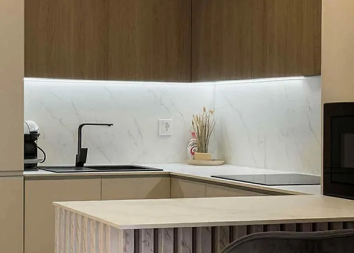 Luxury 2-bedroom With Balcony דירה