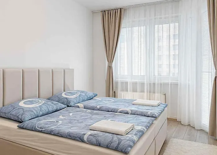 Luxury 2-bedroom With Balcony דירה