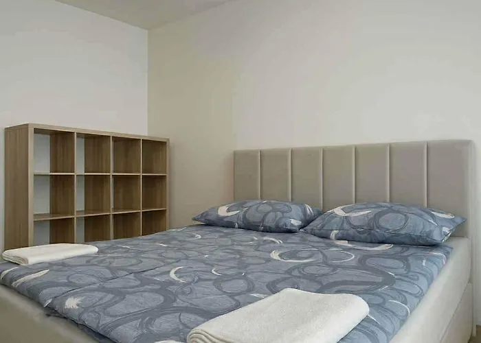 דירה Luxury 2-bedroom With Balcony