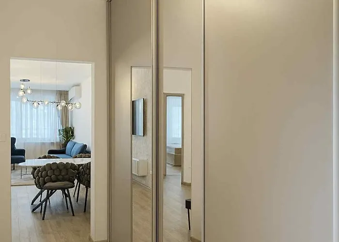 דירה Luxury 2-bedroom With Balcony