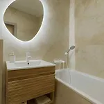 Luxury 2-bedroom With Balcony Apartament Bratysława