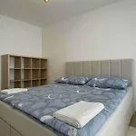 Apartament Luxury 2-bedroom With Balcony
