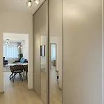 Apartament Luxury 2-bedroom With Balcony